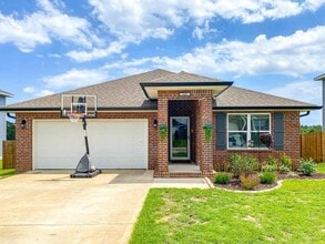 Building Photo - 5601 Guinevere Ln