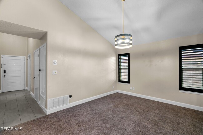Building Photo - 450 Sunrise Hills Dr