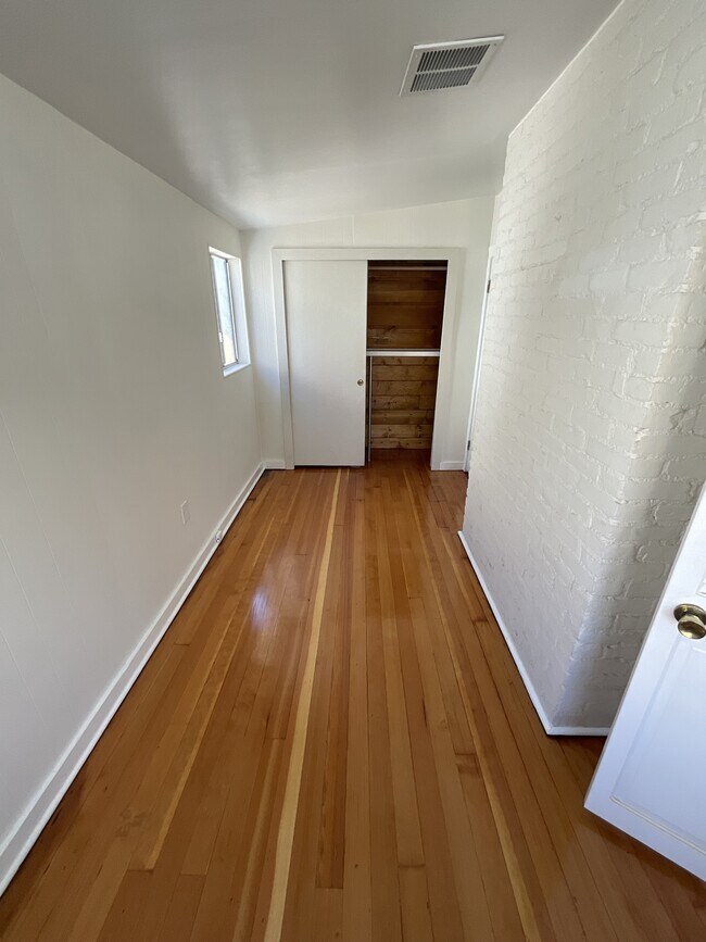 Building Photo - 2724 Locksley Pl