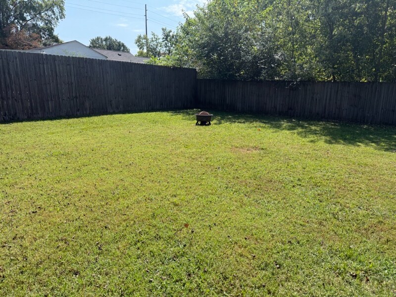 Building Photo - 2207 Pinewood Rd