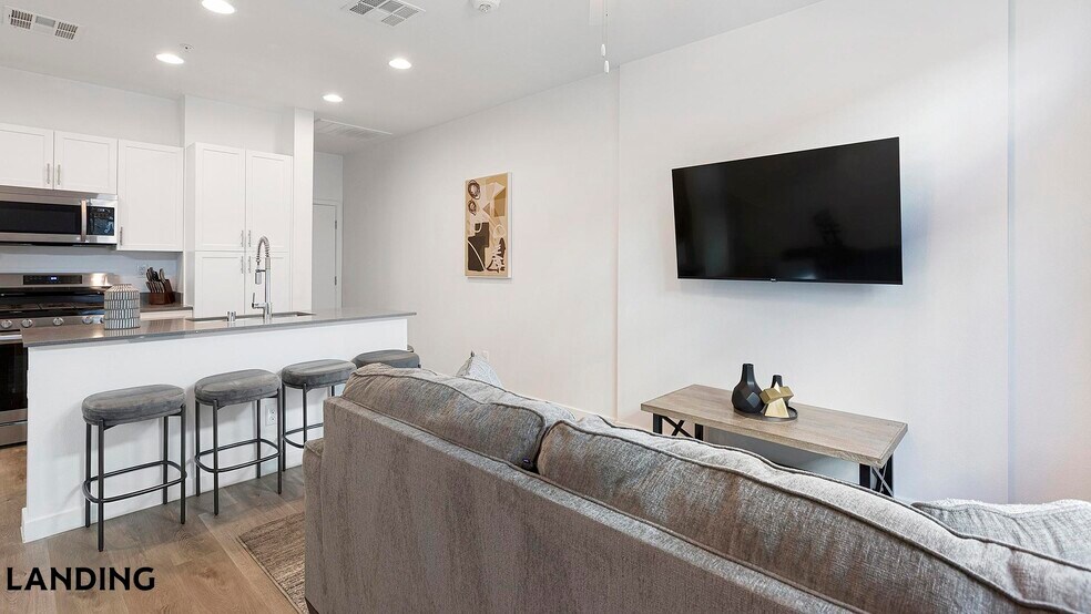 Building Photo - 2705 N Rancho Dr