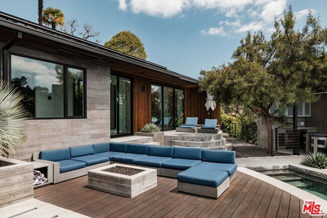 Building Photo - 2532 Canyon Oak Dr