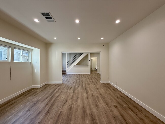 Building Photo - 346 W California Ave