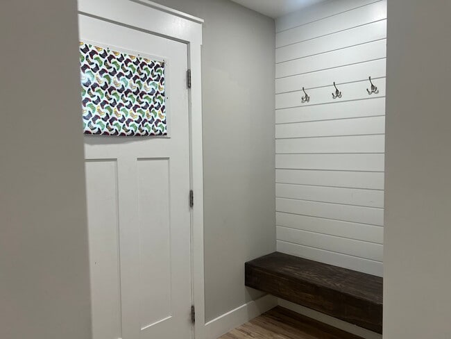 Building Photo - Beautiful home 3 minutes from ETSU!