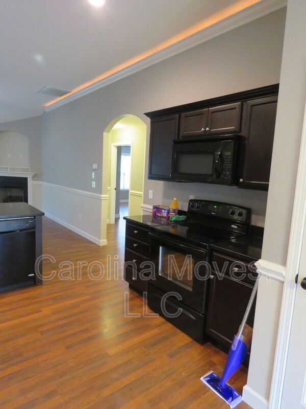 Building Photo - 105 Dellwood Drive