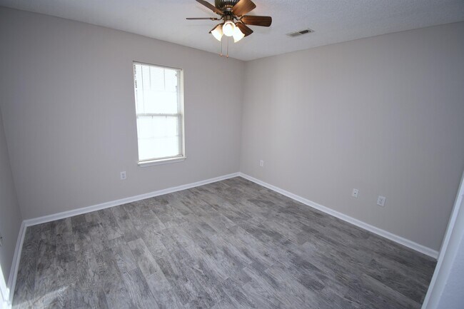 Building Photo - 4990 Windsor Green Way