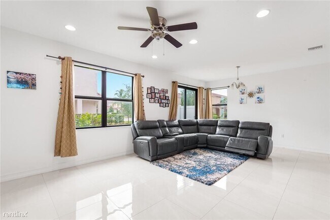 Building Photo - 3 br, 2.5 bath Townhome - 10015 Akenside Dr