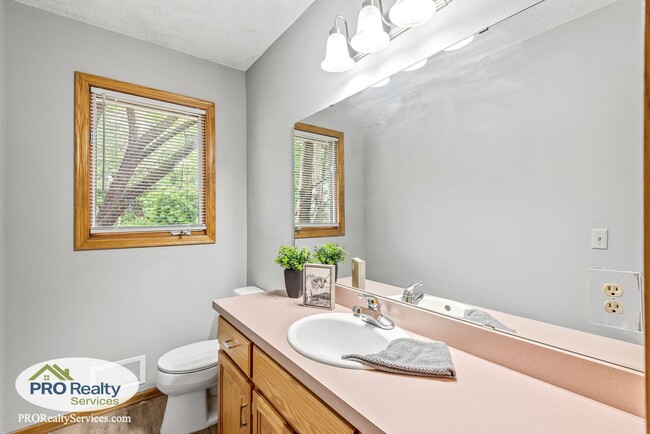 Building Photo - 3 Bedroom Home **50% off December's Rent with a December 2025 Move In**