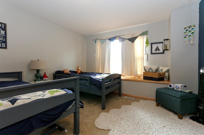 Building Photo - 1715 Fox Run