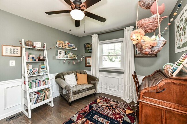 Building Photo - 1015 Woods Pl