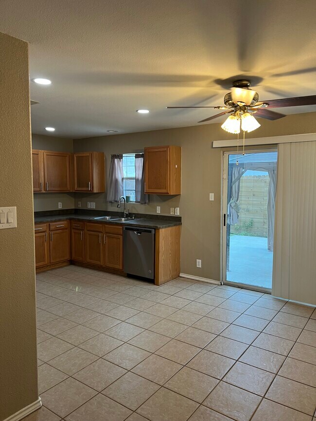 Building Photo - 2530 S Links Dr