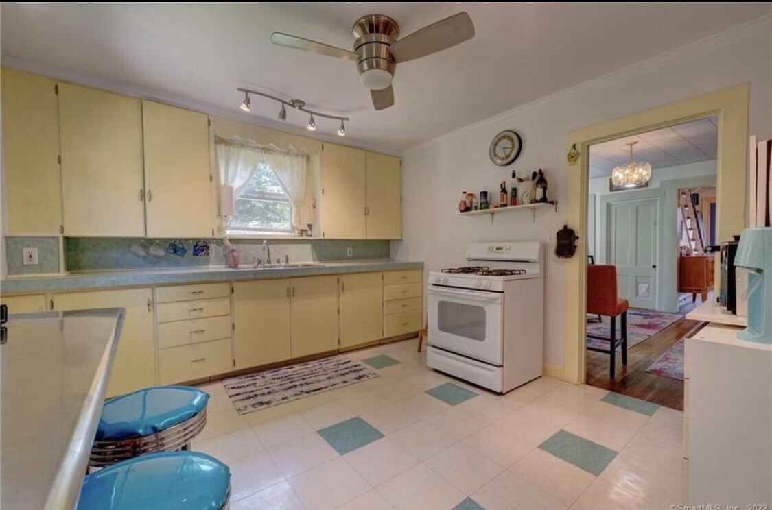 Building Photo - 179 Walnut St