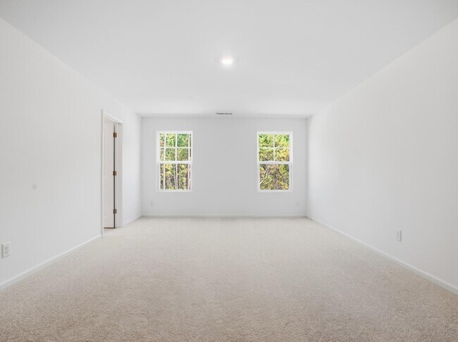Building Photo - 214 Deercroft Dr