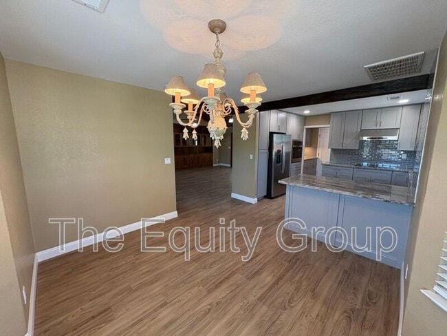 Building Photo - 2322 E Vassar Dr