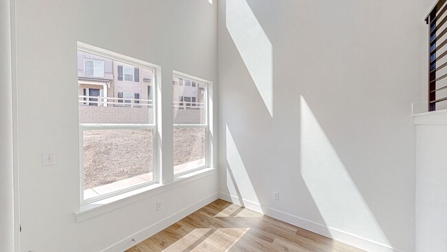 Building Photo - New Townhome For Rent in Highridge Mountai...