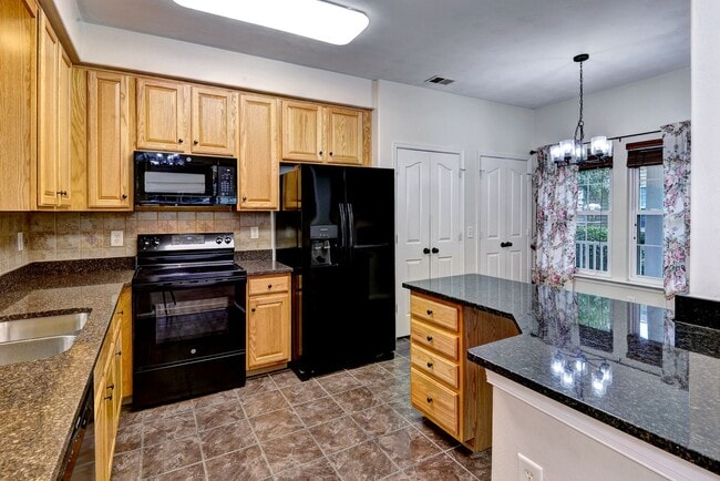 Building Photo - 130 Ellis Dr