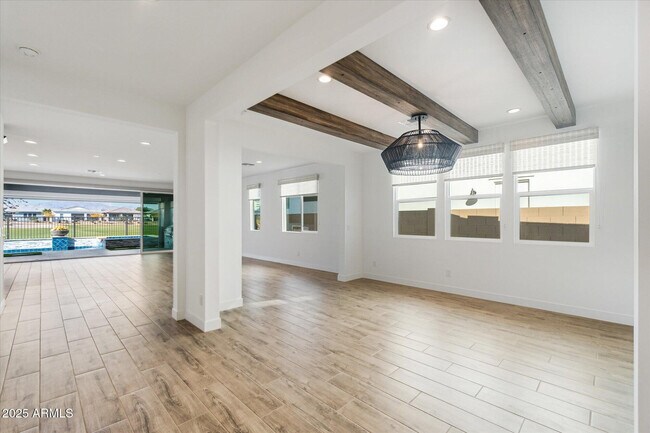 Building Photo - 11138 N San Clemente St