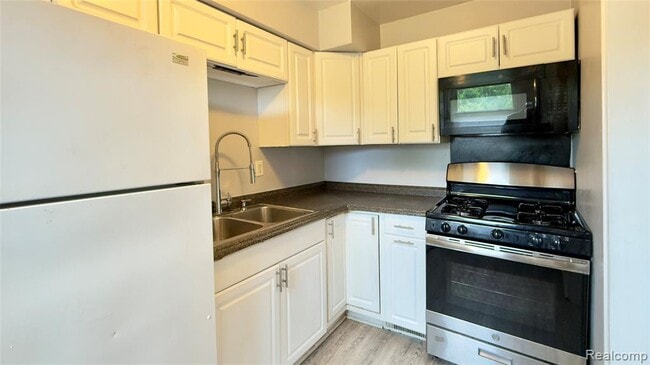 Building Photo - 21519 Kingsville St