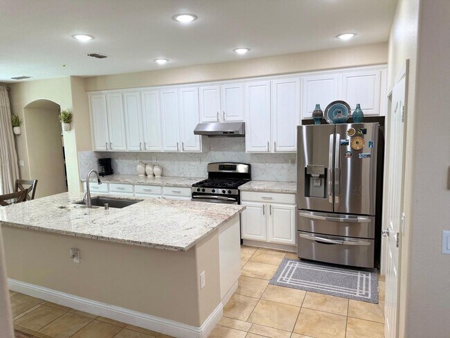 Building Photo - Great 5 Bedroom 3 Bathroom 2,400 sqft. Hom...