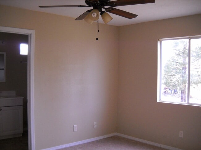 Building Photo - Palominas