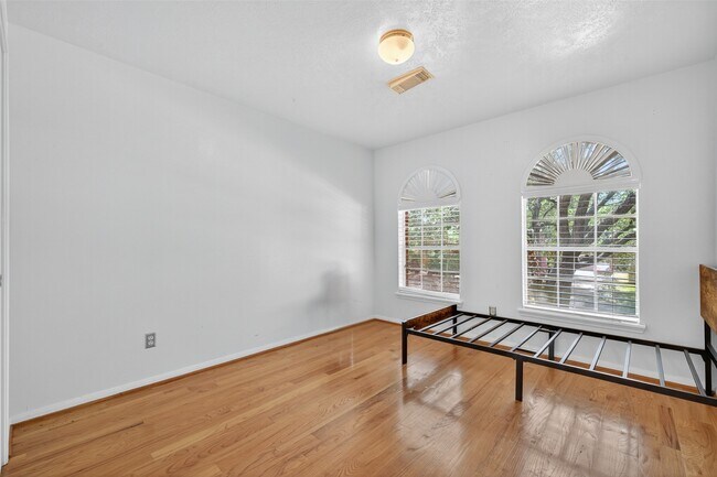 Building Photo - 3318 Pebble Trace Dr