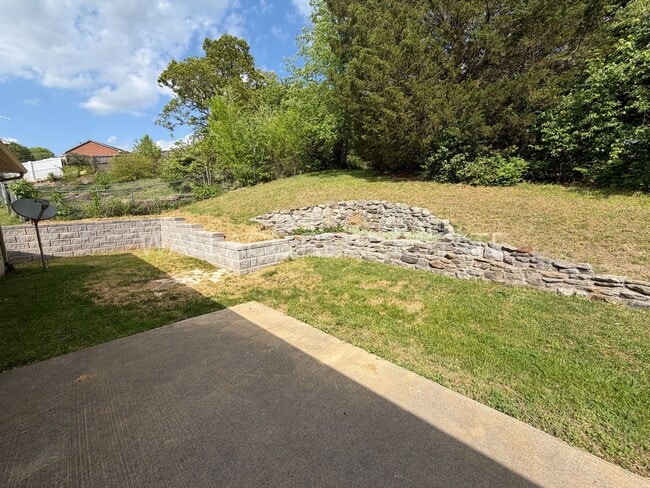 Building Photo - ADORABLE 3 BEDROOM HOUSE IN HALLS!!