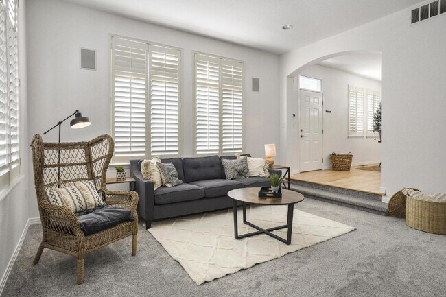 Building Photo - "Spacious 4-Bedroom Townhouse with Granite Finishes & Cozy Fireplace in Parker, CO!"