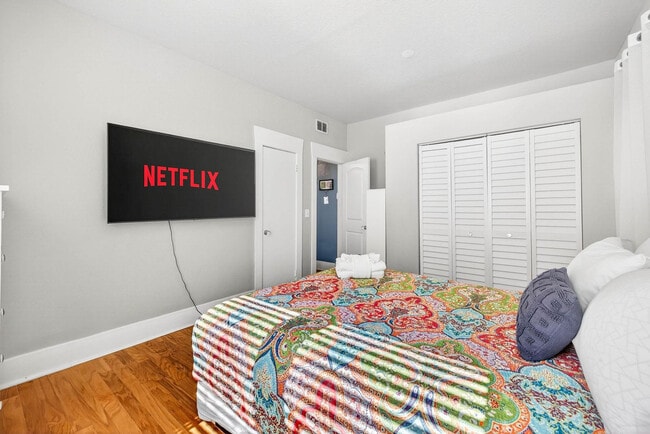 Building Photo - 2705 N Poplar Ave