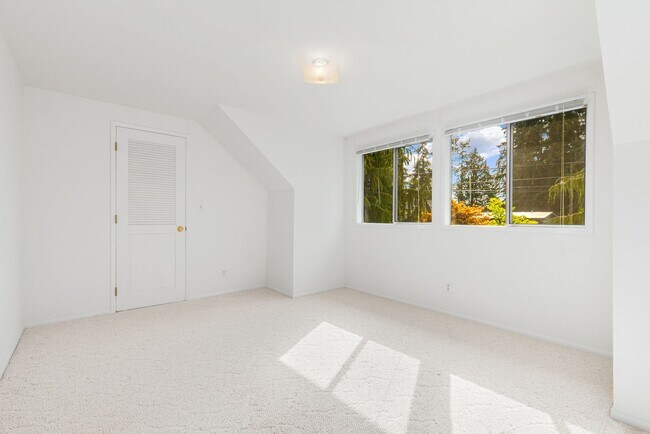 Building Photo - 1828 N 163rd St