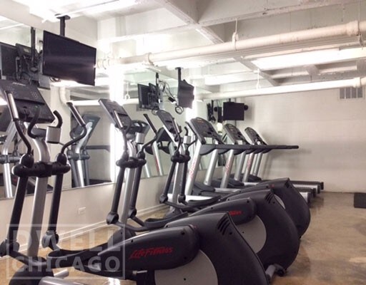 Building Photo - 1305 W Wilson Ave