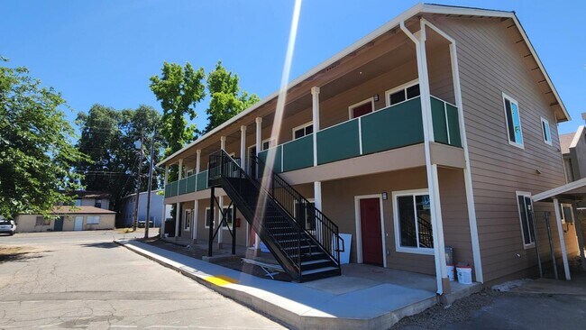 Primary Photo - 728 W 1st Ave