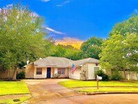 Building Photo - 8507 Grove Park Dr