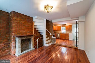 Building Photo - 211 W Stiles St