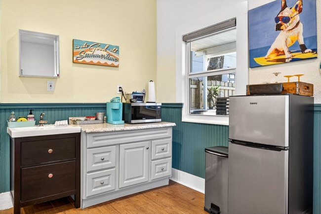 Building Photo - 2705 N Poplar Ave