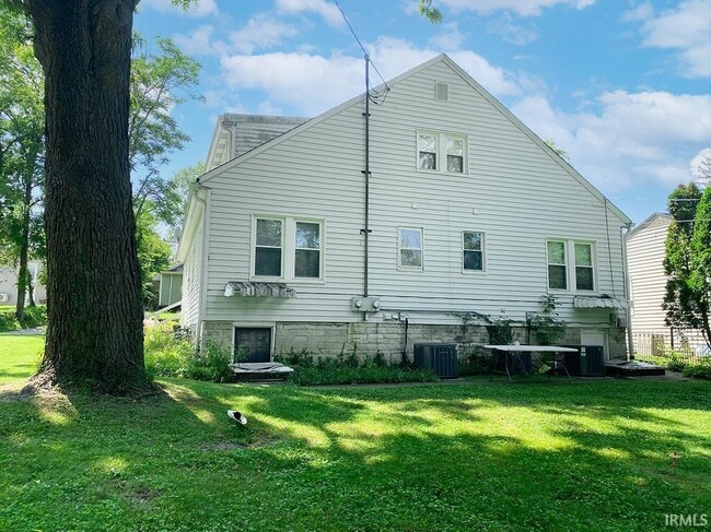 Building Photo - 519 S Swain Ave