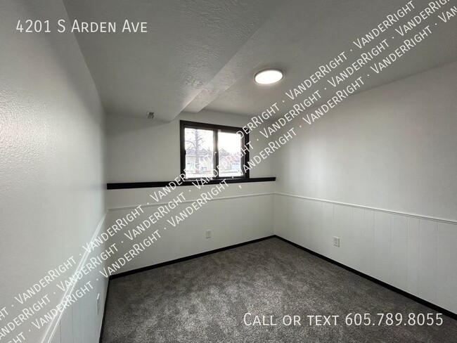 Building Photo - 4201 S Arden Ave