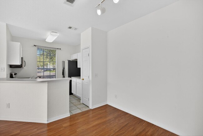 Building Photo - 13703 Richmond Park Dr N