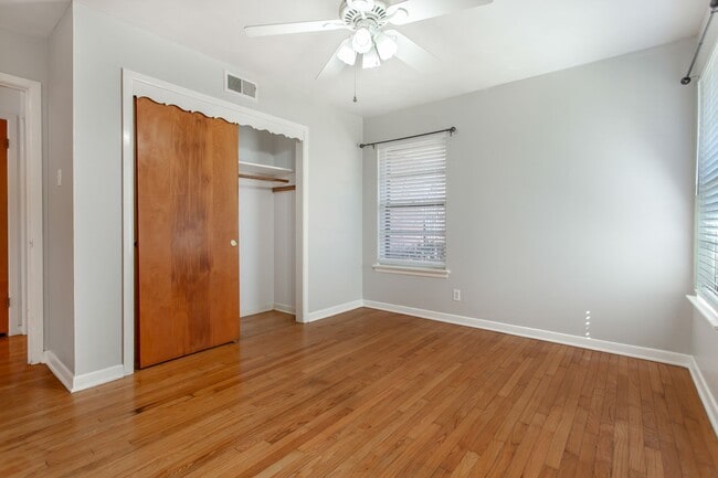 Building Photo - 3-bedroom, 2-bath home with 2-car garage in Casa View