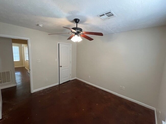 Building Photo - 2 bedroom 2 bath Duplex in Lake Charles