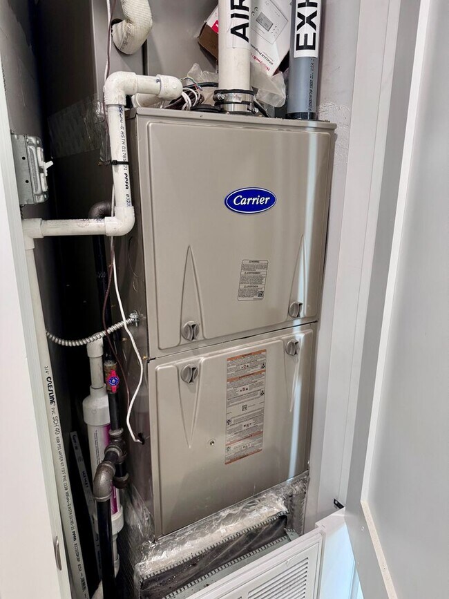 Building Photo - BROOKLINE 3 BED/2 BATH WITH CENTRAL AIR & IN-UNIT LAUNDRY!