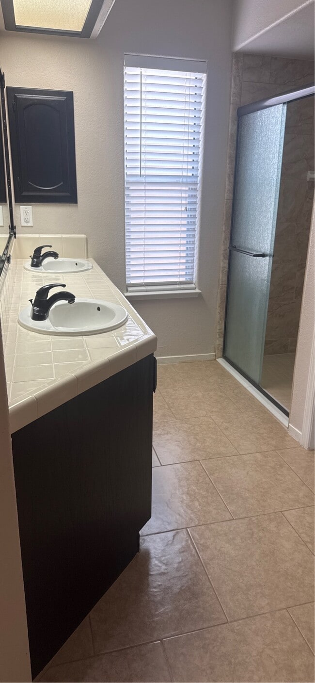 Building Photo - 10704 Sunset Canyon Dr