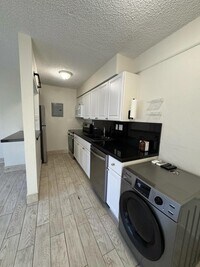 Building Photo - 340 SW 16th Ct
