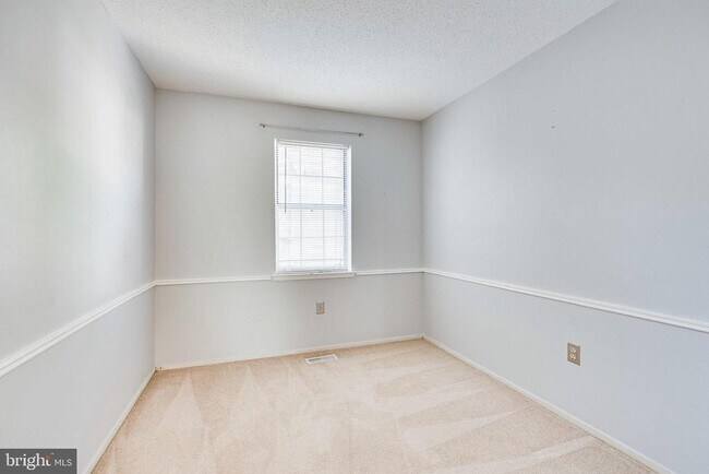 Building Photo - 2374 Hunters Square Ct