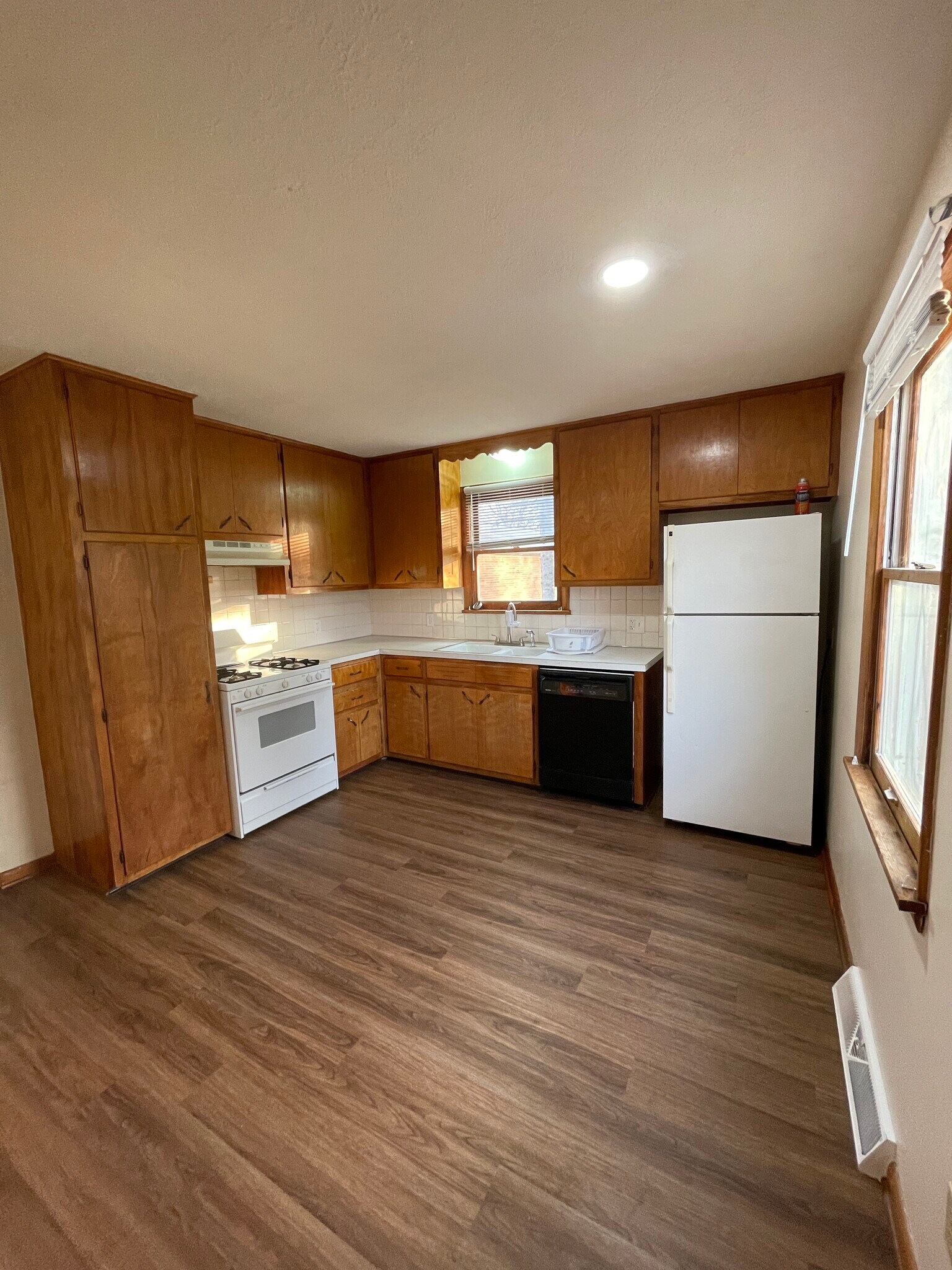 Kitchen - 8451 Pleasantwood Ave NW