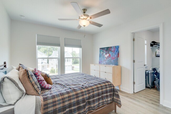 Building Photo - 5631 Fletcher Oaks Dr