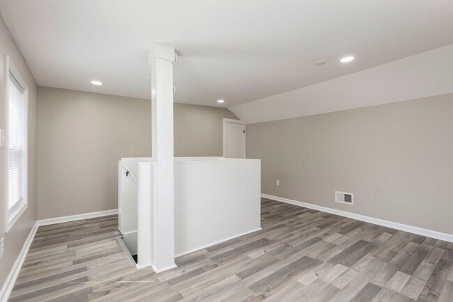 Building Photo - 2220 Auburn Dr