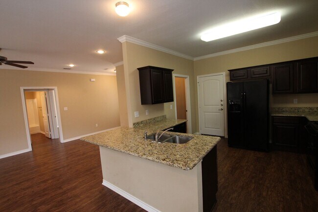 Building Photo - Coming Soon! Gorgeous 3 Bedroom Home in Th...