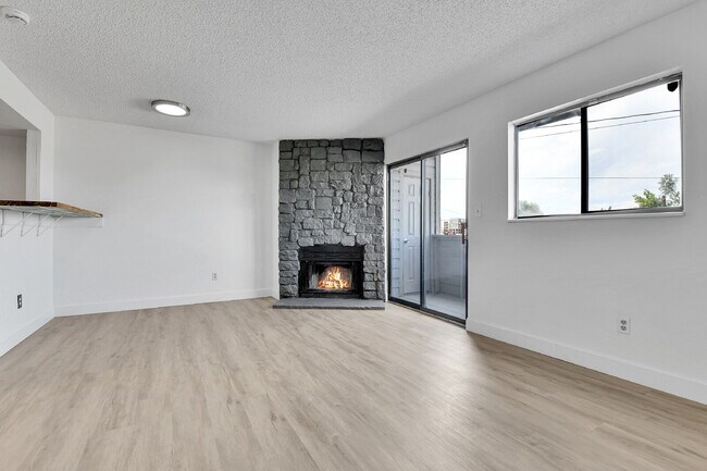 Building Photo - $1,095.00, Studio and 1 bath located in De...