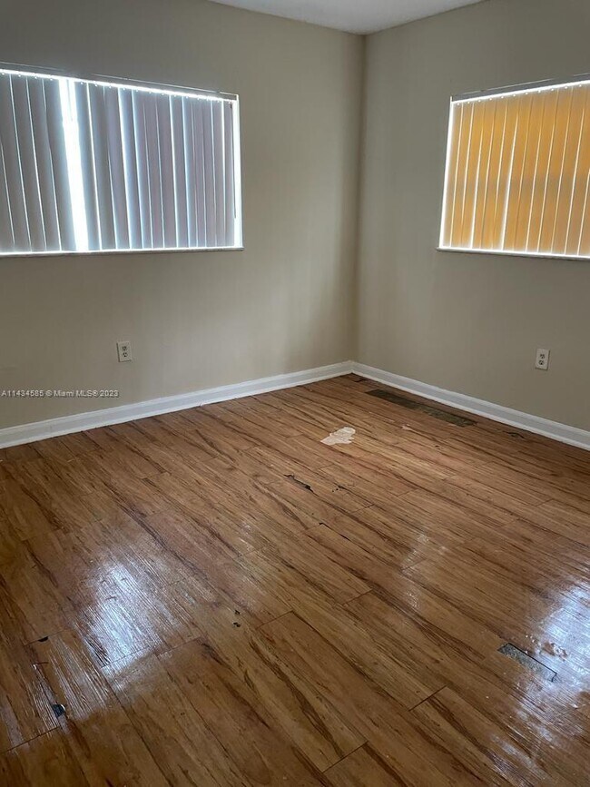 Building Photo - 5100 SW 41st St