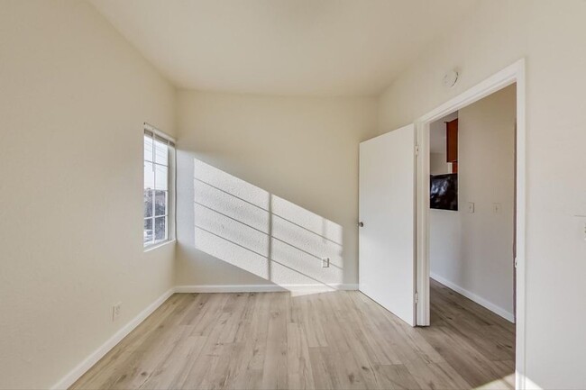 Building Photo - Updated Apartment near BART - 1 Month Free!